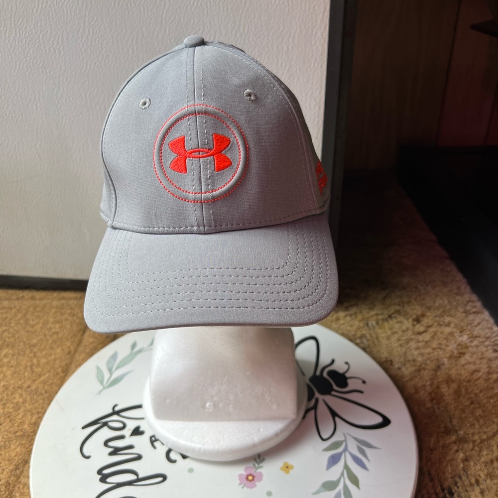 Under Armour Mens Blitzing Golf Hat Stretch Fit Cap M/L Orange Logo.